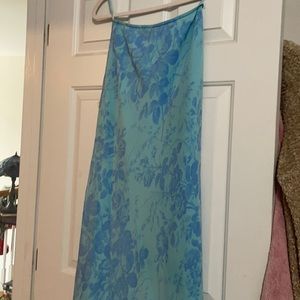 Beautiful spring skirt that fits in the hips and flares in the legs